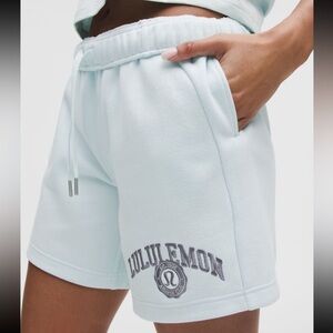 NWT lululemon scuba oversized MR graphic short 7” inseam XS